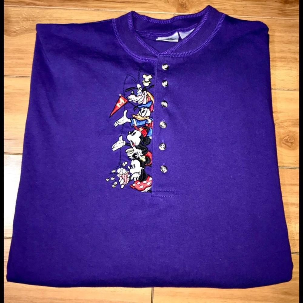 The Disney Store / Vintage T-Shirt 💜